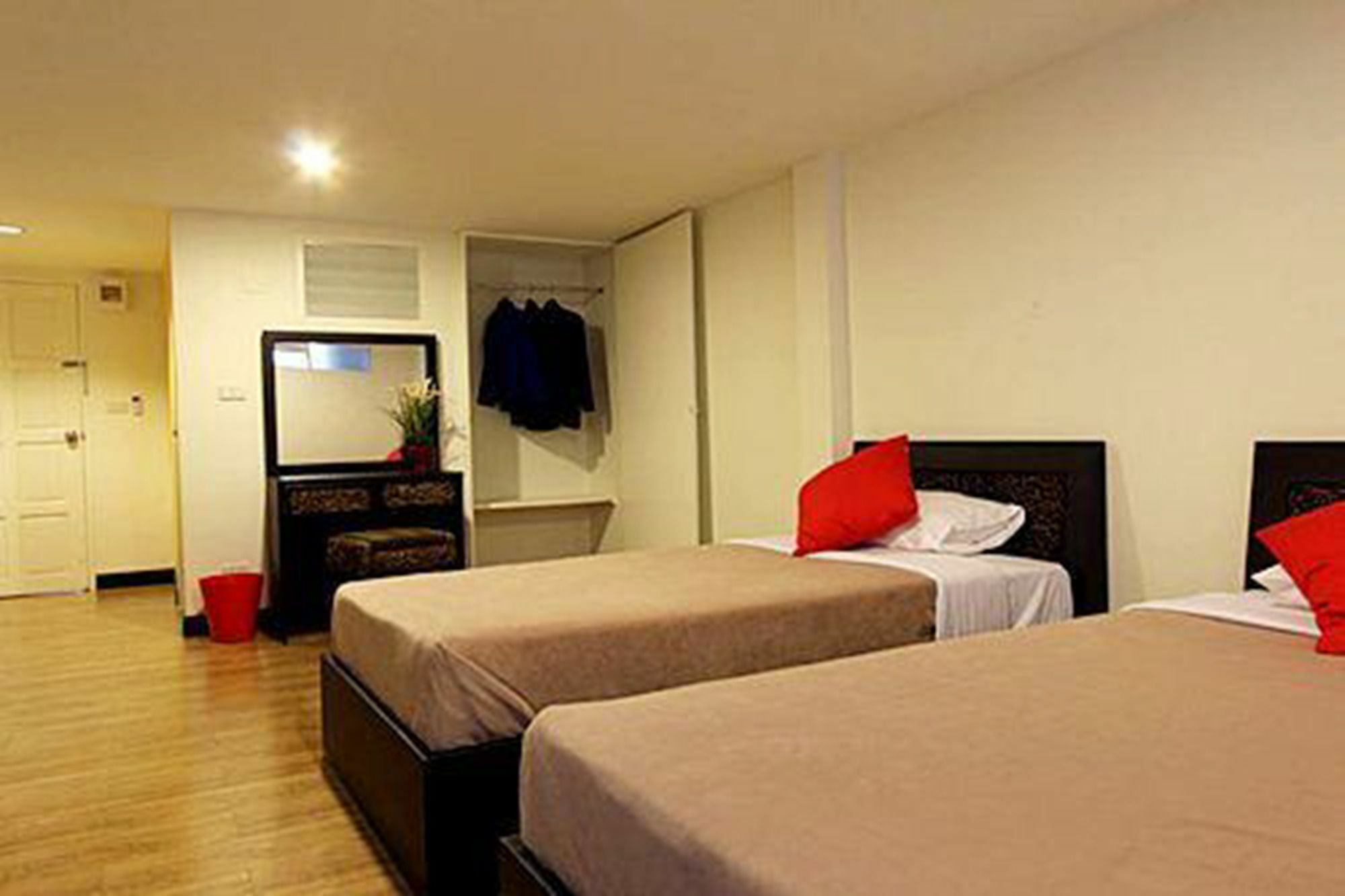 Leesort @ Onnuch Hotell Bangkok Exteriör bild