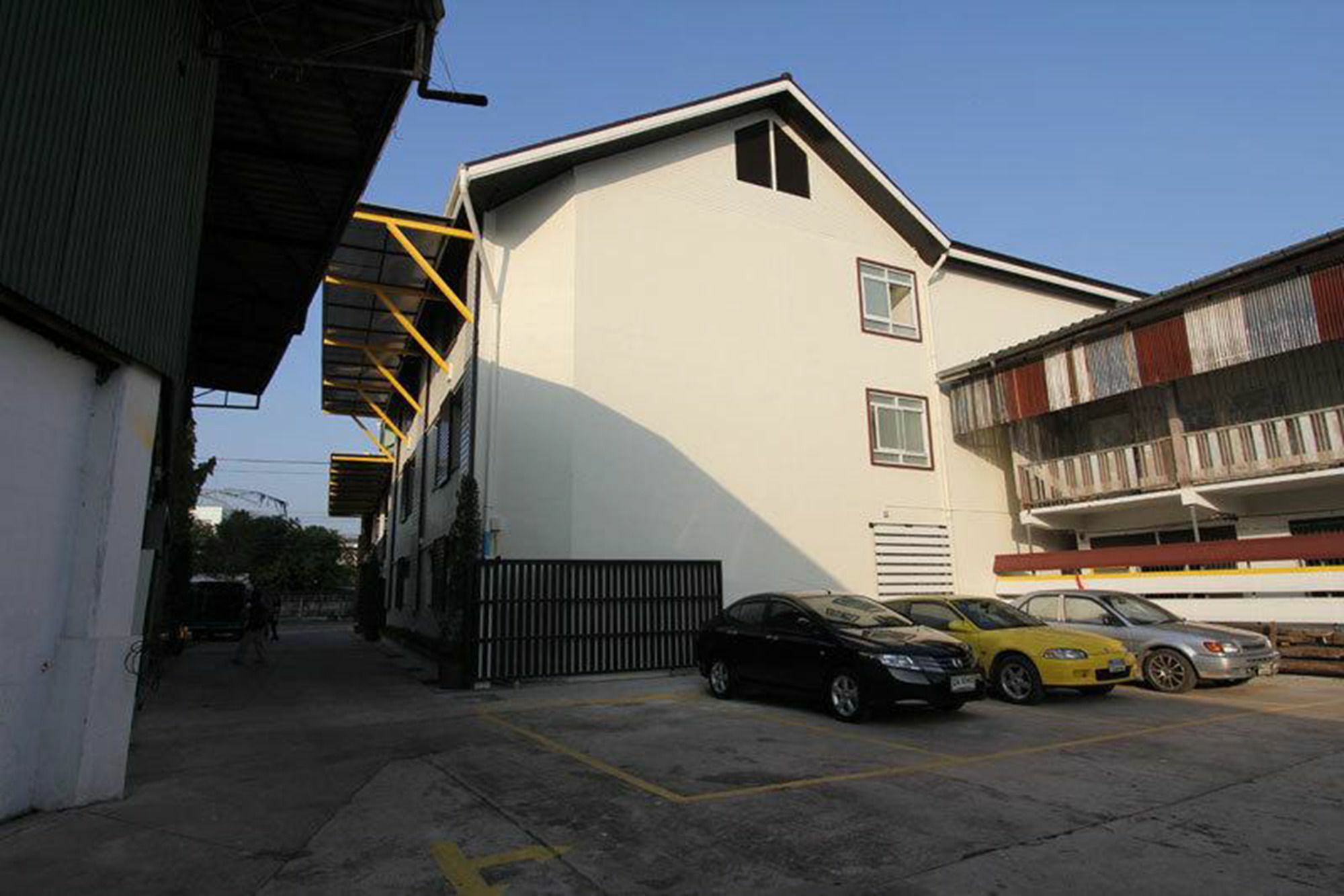 Leesort @ Onnuch Hotell Bangkok Exteriör bild