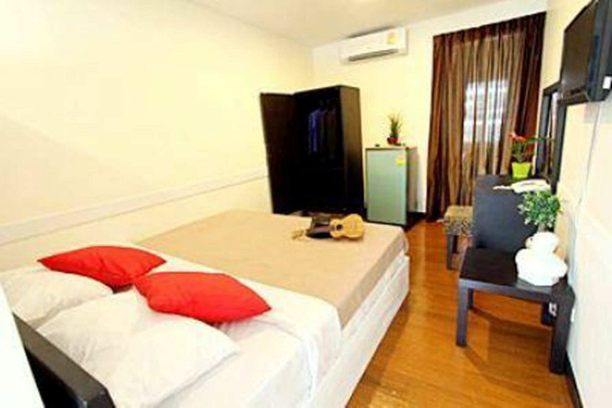 Leesort @ Onnuch Hotell Bangkok Exteriör bild